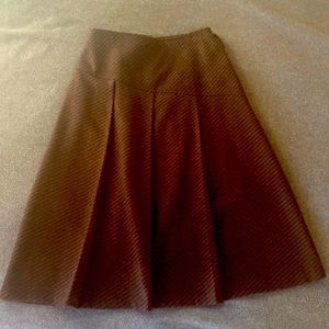 Pleated brown wool skirt, lined.